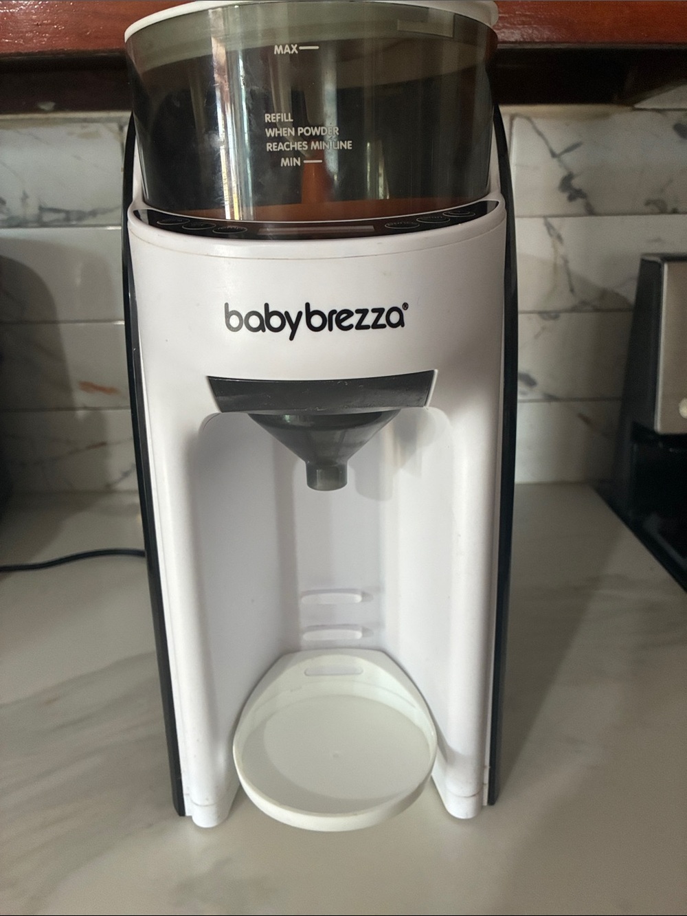 Baby Brezza White Automatic Formula Dispenser - One-Touch Powder Delivery